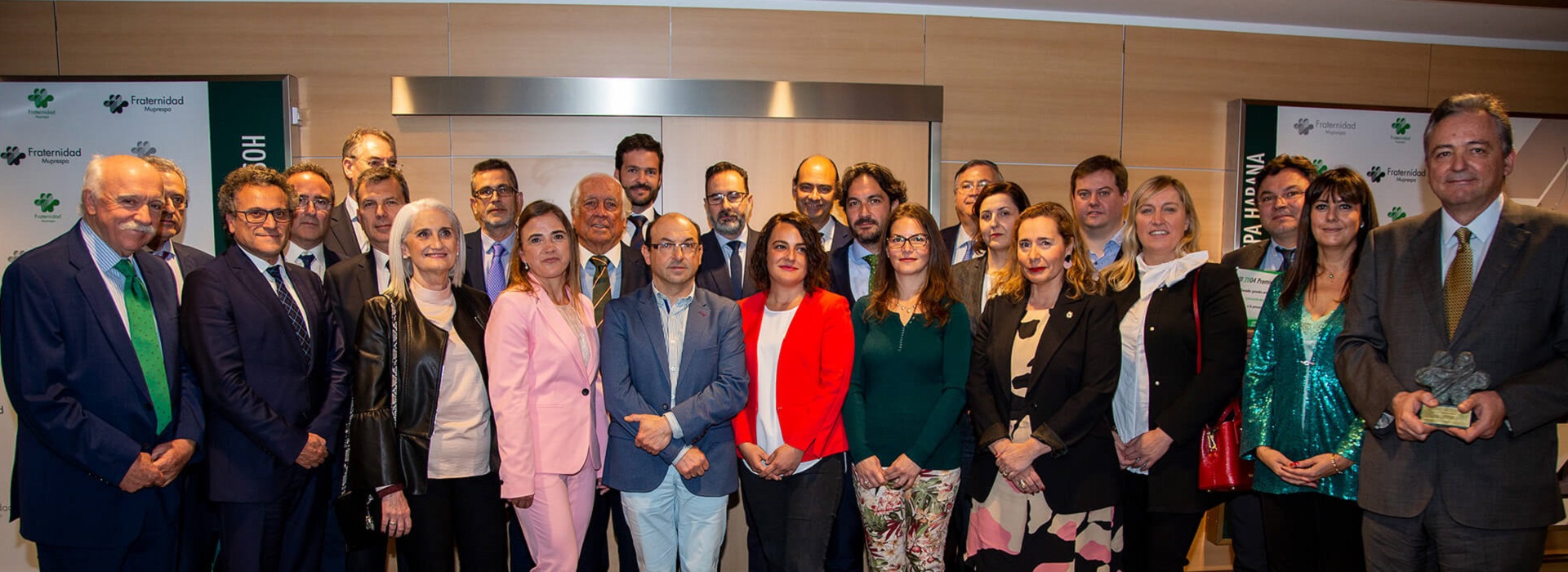 Foto de familia de los premiados en esta edición de los premios Escolástico Zaldívar 