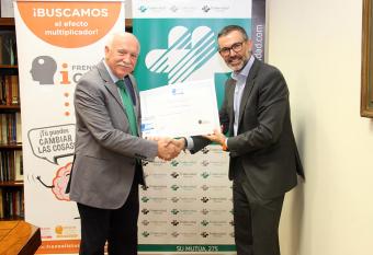 Carlos Aranda recibe sello Brain Caring People Empresa (2)