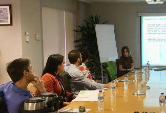 Eva Guardo, trabajadora social de Fraternidad-Muprespa, durante la jornada