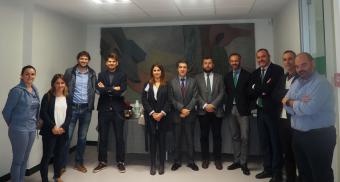 Foto de familia de los representantes de Fraternidad-Muprespa, instituciones y empresas