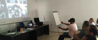 Los asistentes profundizaron en la seguridad vial laboral gracias al equipo de realidad virtual inmersiva