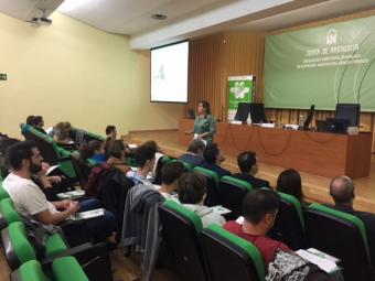 Sonia Medrano, durante la exposición de su conferencia 