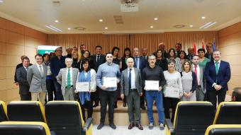 Foto de familia de los representantes de las empresas que recibieron el diploma Bonus
