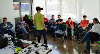 Los asistentes a los talleres dispusieron del equipo de realidad virtual inmersiva
