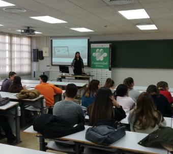 Los estudiantes participaron activamente tras la charla sobre el trabajo en las mutuas 