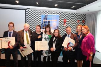 Foto de familia de los galardonados