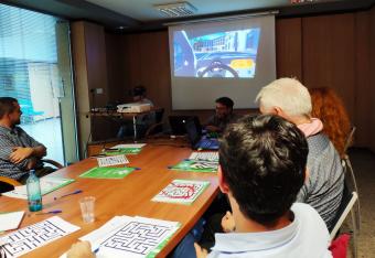 Trabajadores durante la realización de la jornada 