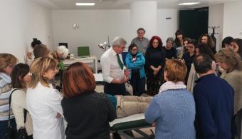 Dr. Sáinz, durant la part pràctica de la seva presentació