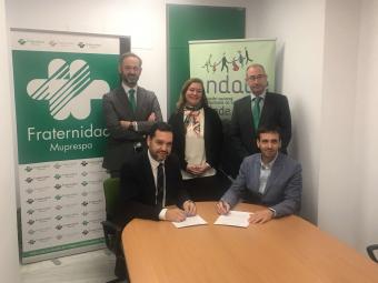 José Ignacio Díaz, director Territorial Norte de Fraternidad-Muprespa, Arantxa Caño, trabajadora social de la Mutua, e Ignacio Carreras, director Provincial de Fraternidad-Muprespa en Cantabria