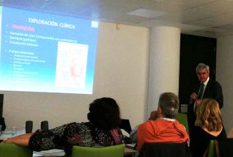 El doctor Francisco Javier Sainz describió aspectos importantes sobre la anatomía y exploración de ambas articulaciones