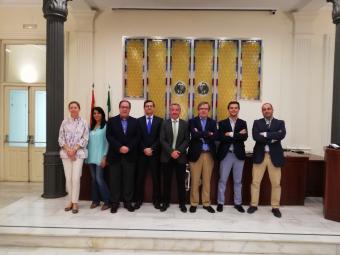 Entre els temes tractats a la reunió, ha destacat la petició d'uniformitzar la facturació a les farmàcies per a totes les mútues.