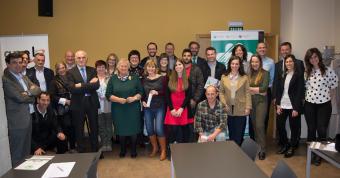 Foto de familia de los asistentes a la jornada