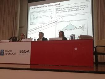 Tras la exposición tuvo lugar un coloquio con representantes sociales y empresariales en el que se aclararon dudas