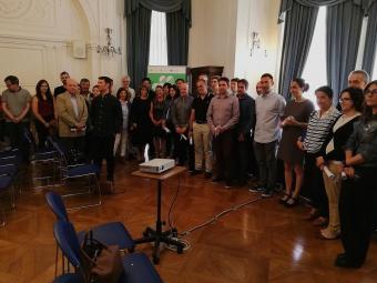 Foto de familia de los asistentes al acto
