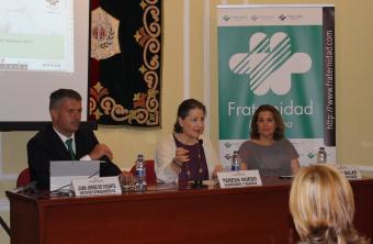 Juan de Vicente, Teresa Hueso y María Luisa Salas, durante el acto de reconocimiento a las empresas mutualistas de Fraternidad-Muprespa