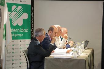 Representantes de Fraternidad-Muprespa, durante el acto