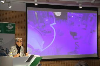 Durante la intervención de Elena López se pudo conectar con uno de los quirófanos del hospital, donde se llevaba a cabo una cirugía.jpg