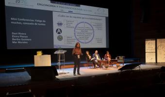 Mar Morales, primera sentada, durante la mesa conferencia.jpg