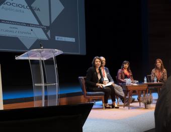 Mesa conferencia correspondiente a la segunda jornada del Congreso.jpg
