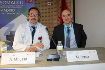 Doctores Minuesa y López, en una de las mesas de las ponencias