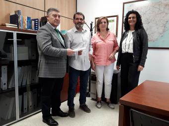 Fernando Casado y Olga Boyero, junto a los representantes de la empresa Tecinsa 