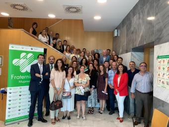 Foto de familia de los asistentes al acto