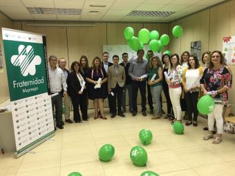 Los representantes de las empresas reconocidas, con sus diplomas en la mano 