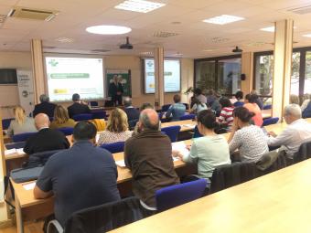 Unos cuarenta asistentes, procedentes de empresas e instituciones, acudieron a la cita