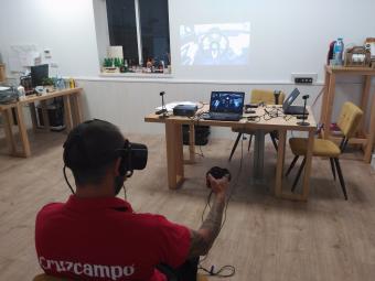 El equipo de realidad virtual inmersiva simula la conducción en condiciones adversas