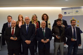 Los premiados, con sus galardones