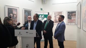 Nicolás Merino, atendiendo a los medios