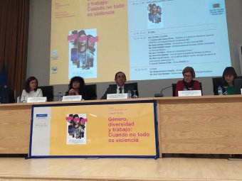 Mesa de ponentes en la jornada 