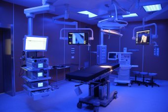 Ao igual que os quirófanos, nos cuartos de illamento fanse controis microbiolóxicos periódicos