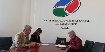 Sinatura de acordo de colaboración