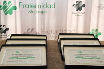 Premios de permanencia a los trabajadores que llevan 25 y 50 años de trabajo en la Mutua.