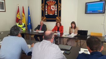 A subdelegada do Goberno de Cidade Real, M.ª Ángeles Herreros, xunto coa xefa provincial de Tráfico, Raquel García, presidiron a reunión