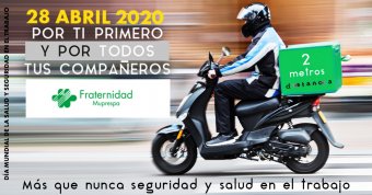 Repartidor en moto con lema de la V Semana de la Prevención