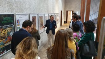 Pepe Millán durante su explicación de la exposición