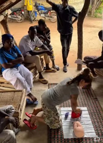 Davinia Arraez impartiendo la formación en rcp