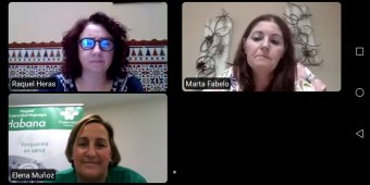 Elena Muñoz, na parte inferior da imaxe, durante o encontro