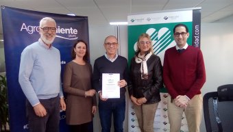 Imaxe da entrega do incentivo Bonus á empresa Agroponiente