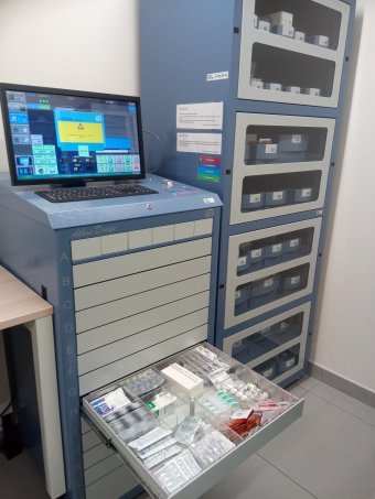 O sistema automatizado de dispensación de medicamentos proporciona unha maior seguridade ao paciente e ao profesional xa que evita erros