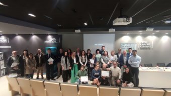 Foto de grupo dos condutores do evento e dos representantes das empresas