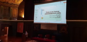 Dr. Bada exponiendo 2