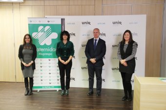 Representantes de las dos organizaciones, de izquierda a dcha: Silvia Vela, Natalia Fdez. Laviada, Octavio Corral y Alicia Miranda