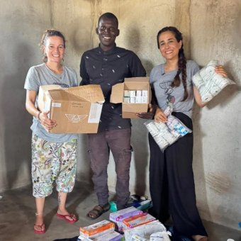 Voluntarias con el material sanitario