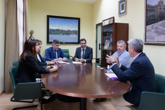 Asistentes a la firma del convenio de colaboración con el Colegio Oficial de Farmacéuticos de Madrid