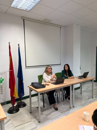 Esther Azorit y Lola Jariego