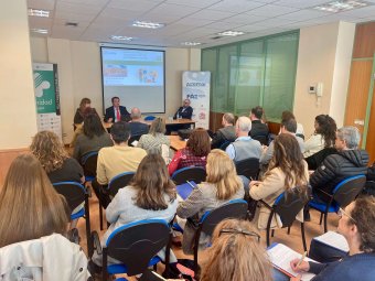 A xornada tivo lugar na sede da asociación de empresarios