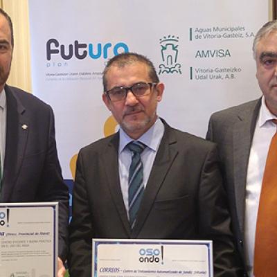 Entrega de los distintivos